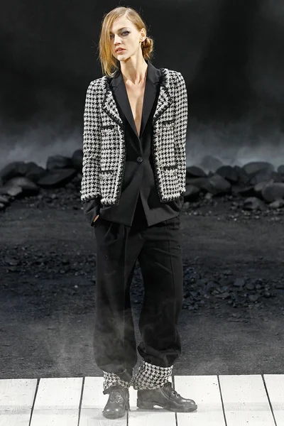 Look 3